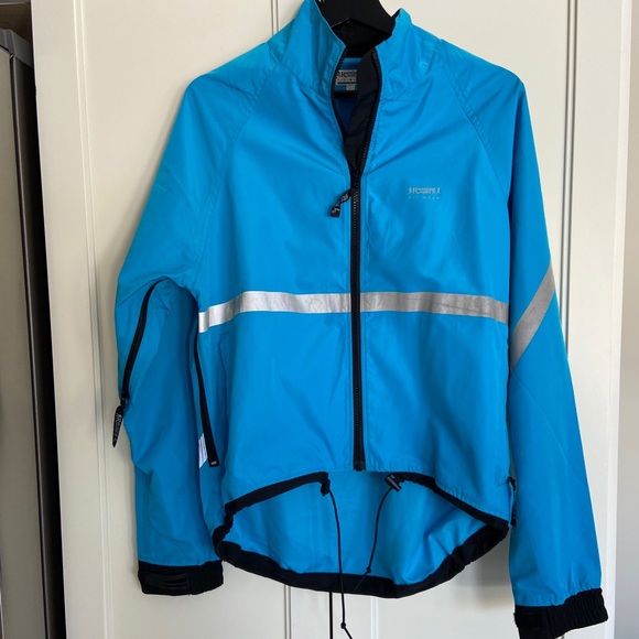 Running room wind breaker - Picture 1 of 2